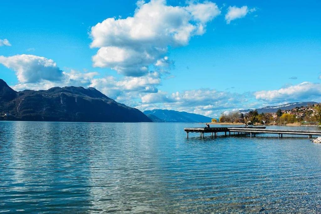 Confort Entre Lac Et Montagne Tresserve Ngoại thất bức ảnh