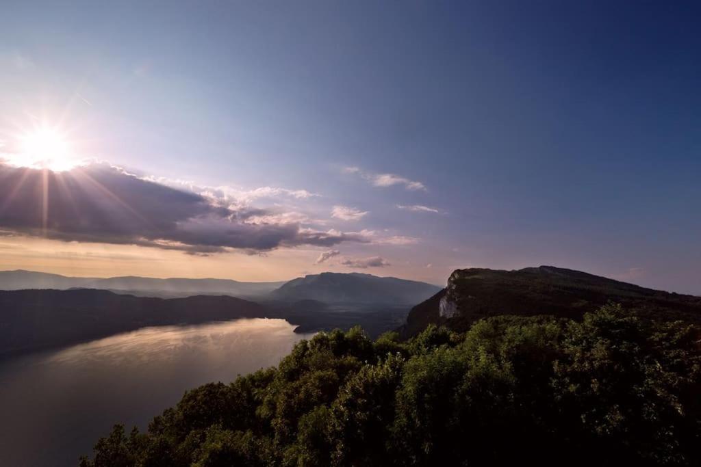 Confort Entre Lac Et Montagne Tresserve Ngoại thất bức ảnh